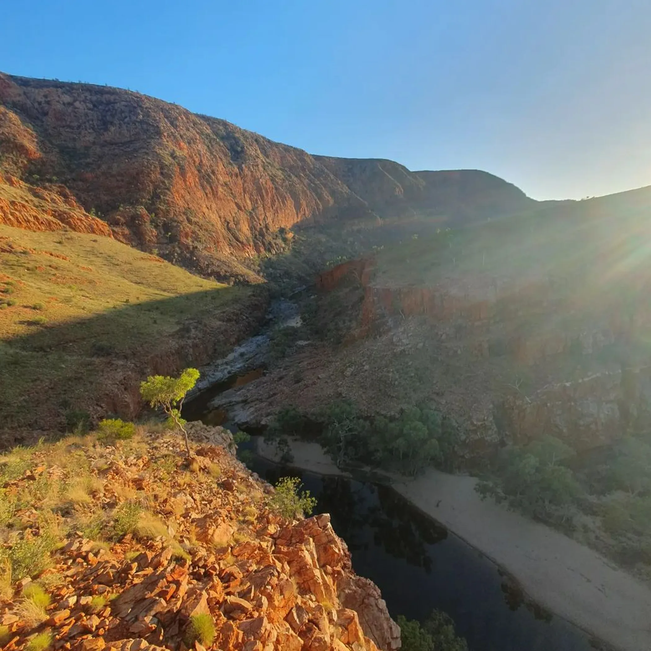 scenic west macdonnell ranges hiking location